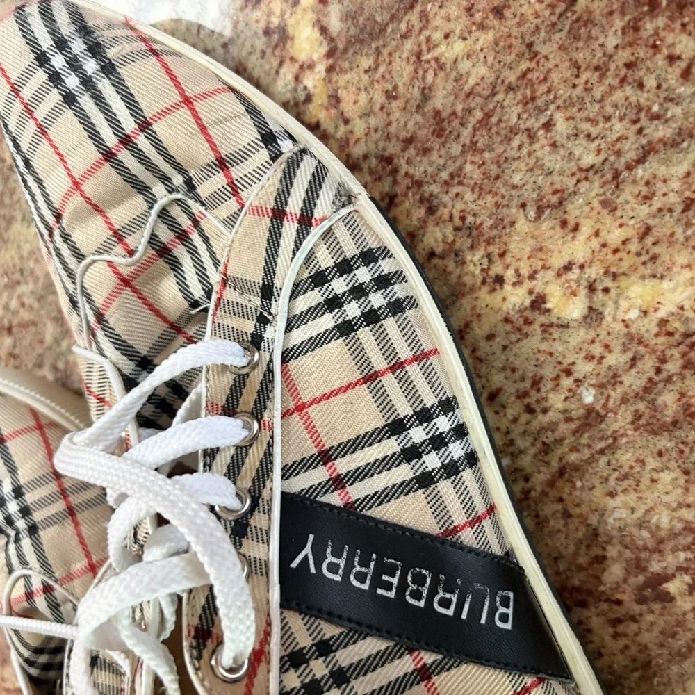 Burberry pre owned